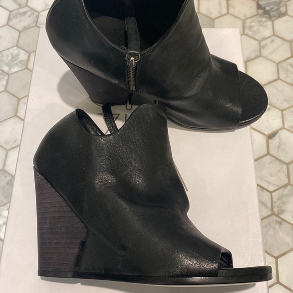 Cinzia Araia Italian leather wedges - Picture 1 of 6